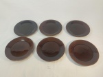 JOGO DE 6 PRATOS DE SOBREMESA EM CERÂMICA  VITRIFICADA NA COR MARROM. MEDIDA: 19,5 CM D