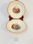 PAR PRATOS  /BOWLS EM FAIANÇA INGLESA, FUNDO COM MEDALHÃO REPRESENTANDO MR. MIUCAWBER E OUTRO COM FIGURA DE CAVALHEIROS MARCADO THE JURO WELLERS. MEDIDA: 13 CM D X  2,5 CM DE ALTURA
