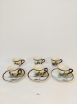 JOGO COM 6 XÍCARA DE CAFÉ  E 3 PIRES EM PORCELANA ORIENTAL MARCADO ABECE COM FRISO DOURADO, BORDA PRETA E DECORADO COM PAISAGEM ORIENTAL. MEDIDA: XÍCARA 5,5 CM D X 4,5 CM DE ALTURA, PIRES 10,5 CM D