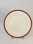 PRATO GRANDE   EM FAIANÇA ALFRED MEAKIN ENGLAND COM FRISO EM TOM DE RUBY. APRESENTA MARCAS DO TEMPO FIOS DE CABELO NA PARTE DE TRÁS  E RESTAURO NA BORDA, E MANCHAS. MEDIDA:  31 CM D