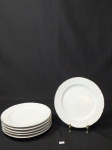 JOGO COM 6 PRATOS FUNDOS  EM PORCELANA BRANCA BEATRIZ NATAL COM FRISO DOURADO E BORDA TRABALHADA COM DECORAÇÃO FLORAL EM ALTO RELEVO.MEDIDA: 23 CM D