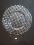 PRATO PARA BOLO EM VIDRO RICAMENTE LAPIDADO.MEDIDA: 32 CM D