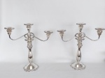 WALLACE - Par de candelabros para 3 velas, metal norte americano espessurado à prata, base circular