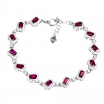 Majestosa pulseira em prata de lei espessurada a ouro branco, design moderno exclusivo de excepcional ourivesaria com preciosa cravação de Granadas Rodolitas de 5.0 x 3.0 mm, clássica lapidação esmeralda brilhante, adornadas por rico trabalho, belíssimas coroas de Zirconias extra brancas e fino acabamento. Perfeito estado de conservação, sem uso . Mede aprox 20 cm de comprimento x 0,6 cm. Origem Moçambique.