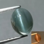 Rara e preciosa Alexandrita cats eye de excelente qualidade e clareza VVS, clássica lapidação oval cabochon pesando 1.17 cts medindo 6.11 x 4.79 x 4.05 mm. ótimo investimento para montar uma joia de qualidade. Origem Sri Lanka.