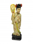 MAGNIFICA ESCULTURA EM MARFIM REPRESENTANDO GUEIXA COM RICA EXPRESSÃO, MOVIMENTO E LINDA POLICRÔMIA. JAPÃO SÉCULO XIX. PERFEITO ESTADO DE CONSERVAÇÃO. MEDE APROX 12,5 CM DE ALTURA COM A BASE. OBS: FORMA CONJUNTO COM OS LOTES Nº 279, 280 E 281.