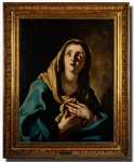 ANDREA VACCARO (1604 - 1670, NÁPOLES - ITALY ) ´´MADONA´´ -  Obra de museu, Excepcional pintura finamente executada á de óleo sobre tela representando Maddona com belíssima expressão e fino acabamento. Obra digna de museu. Excelente estado de conservação. Mede aprox 60 X 75 cm. Acompanha magnífica moldura de época em madeira nobre ricamente trabalhada medindo aprox. 77 x 94cm. NOTA SOBRE ARTISTA: Andrea Vaccaro ( Nápoles , 1604 - Nápoles, 1670 ) é um pintor barroco italiano da escola napolitana que imitou Caravaggio por seu claro - escuro e o estilo de Guido Reni pelos traços dos personagens a conselho de Massimo Stanzione . Seu filho, Nicola Vaccaro , também é pintor. Detalhes da estreia de Andrea Vaccaro são escassos. Andrea Vaccaro nasceu em Nápoles, filho de Pietro Baccaro e Gioanna di Glauso. Seu pai exerce a profissão de advogado. Vaccaro se aplica em primeiro lugar ao estudo da literatura. Ele então se volta para a arte. Se antes se pensava que foi aprendiz do pintor maneirista Girolamo Imparato , agora se sabe que Imparato morreu em 1607 e, portanto, não pode ser seu mestre. Andrea Vaccaro tinha 16 anos quando começou seu aprendizado com Giovanni Tommaso Passaro, um artista menor. Nenhum trabalho desta primeira fase de sua carreira foi preservado.Em 16 de fevereiro de 1628, Angela Geronima, filha do jovem artista e de sua primeira esposa, foi batizada. Isso sugere que ele já havia formado uma família naquela época. Nenhuma outra informação sobre este primeiro casamento está disponível.Suzanne e os AnciõesSuas pinturas logo após 1620 mostram a influência de Caravaggio e seus seguidores napolitanos. Depois de 1630, Vaccaro tomou conhecimento da obra de Guido Reni , Antoine van Dyck e Pietro Novelli . Ele produziu cópias desses artistas para colecionadores napolitanos e negociantes de arte flamengos em Nápoles, como Gaspar Roomer e Jan Vandeneyden. Acredita-se que ele também seja um negociante de arte, como era comum entre os pintores napolitanos da época.Vaccaro casou-se pela segunda vez com Anna Criscuolo, 24, em 17 de abril de 1639. Um ano depois, em 13 de março de 1640, nasceu seu filho Tomaso Domenico Nicola. O filho ficou conhecido mais tarde como o pintor Nicola Vaccaro . Ele faz amizade com Bernardo Cavallino .Vaccaro faz muito sucesso e quase todas as coleções de Nápoles têm pelo menos uma pintura sua. A Vaccaro também tem clientes em outras partes da Itália. A partir de 1635, ele exportou telas religiosas para a Espanha para ordens religiosas e patronos nobres. O vice-rei espanhol de Nápoles, Gaspar de Bracamonte, também é um de seus clientes. Em 1656, a peste devastou Nápoles, dizimando metade da população, incluindo os artistas Bernardo Cavallino e Massimo Stanzione, com quem Andrea Vaccaro tinha uma ligação estreita. Vacarro continua recebendo inúmeras comissões. Giuseppe Fattoruso é um de seus alunos. TrabalhoDavid segurando a cabeça de Golias , FlorençaO triunfo de DavidSan Sebastian , Museu Capodimonte em NápolesSanta Catarina de Siena , Basílica de Santa Maria della Sanità , Nápoles ,O Casamento Místico de Santa Catarina , Basílica de Santa Maria della Sanità, Nápoles.A Ressurreição de Lázaro (1640), Museu de Arte de IndianápolisSagrada Família e Adoração dos Pastores , Museu Kunsthistorisches , VienaLa Conversion de la Marie-Madeleine , dois estudos para Hércules e Omphale, museu do Louvre , ParisO Menino Jesus Dormido , Museu de Belas Artes de ChambérySainte Barbe , Museu de Belas Artes , RennesO Martírio de Santa Ágata , por volta de 1635-1640, óleo sobre tela, 122  159  cm , Musée Fabre , Montpellier ,Madonna e o Menino, São Lucas e Santa Ana , 1666, óleo sobre tela, Igreja de San Giovanni Battista delle Monache , Nápoles ,A Santíssima Virgem com Santo Antônio e São Roque , óleo sobre tela, Igreja de San Potito , NápolesA Sagrada Família , óleo sobre tela, Igreja de Sant'Antonio a Tarsia , NápolesSanta Marta , óleo sobre tela, Igreja de Santa Marta , NápolesSanta Maria Egípcia recebendo a comunhão (1668), Igreja de Santa Maria Egiziaca a Forcella em Nápoles
