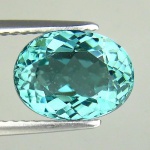 Preciosa Apatita Paraíba azul neon extra, excepcional qualidade e clareza, clássica lapidação oval brilhante pesando 2.87 cts medindo 9.72 x 7.31 x 5.24 mm. Ótimo investimento para montar uma joia de qualidade. origem Brasil.