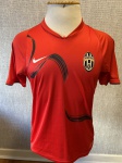 Camisa do Joventus de Futebol. Produzida pela Nike. Aparentemente Tamanho M. Sem etiqueta. Conforme