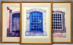 QUADROS - Trio de quadros com belas fotografias de janelas de casarões da histórica cidade de TIRADENTES. Envidraçados e emoldurados. Med. 29x19 cm e 39x29 cm.