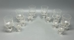 CRISTAL - Conjunto de 12 taças de cristal, com base redonda e lapidação levemente facetada. Composta de; 6 taças vinho e 6 taças para aperitivos. Meior 12 cm e 8 cm.