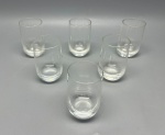 DEMI CRISTAL - Conjunto de 6 copinhos vintage para shots em fino demi cristal translúcido. Peças fabricadas na década de 1960 e em perfeito estado de conservação. Med. 7,5 cm.