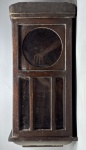 RELÓGIO  Caixa de relógio de parede antiga, em madeira maciça, porta envidraçada, por visores duplos, sendo inferior bisotado. Ausência de mecanismo. Ideal para restauração ou uso decorativo. Med. aprox. 74x32x17 cm.