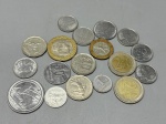 NUMISMÁTICA - Lote de aproximadamente 15 moedas diversas.