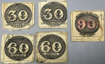 FILATELIA  Conjunto de 5 selos comemorativos do Centenário do Selo Postal  Brasil Correio. - Sendo: dois de 30 centavos, dois de 60 centavos e um de 90 centavos. Impressos em papel grosso, sem denteação, com marcas de uso e desgaste visíveis  amassados, manchas e pequenos rasgos nas bordas. Interessante conjunto para colecionadores de peças históricas dos Correios brasileiros. Circa 1943.