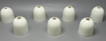 ILUMINAÇÃO / ELÉTRICA  Conjunto com 8 cúpulas antigas em demi cristal leitoso.Peças em porcelana de alto brilho, com formato abaulado e furo central, possivelmente utilizadas como isoladores ou protetores de bocal em luminárias. Muito procuradas para composições vintage, industriais ou projetos de iluminação personalizados.Em ótimo estado geral, com pequenas variações no furo e leves sinais de uso.Altura aproximada: 8 cm.