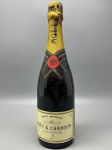 BEBIDA - MOËT & CHANDON - Champagne Brut Impérial, garrafa de 750 ml com rótulo clássico e lacre original. Produto francês de referência internacional. SEM GARANTIA E INTEGRIDADE DO LÍQUIDO.