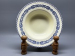 PORCELANA - BRISTOL - Inglês - Prato fundo em porcelana branca com decoração azul. Med. 23 cm.