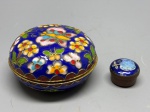CLOISONNE - Lote de 2 potes em cloissone. Med. 4x7 cm e 2x2 cm.