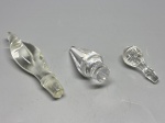 DEMI CRISTAL - Lote 3 tampas de licoreiras diversas. Bicados. Maior 14 cm e menor 6,5 cm.