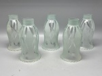DEMI CRISTAL - Conjunto de 5 mangas para lustres ou candelabros, em demi cristal jateado, decorado com flores e folhagens. Med. 17x4x9,5 cm. Leves bicados nas bases.