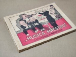 Música Maestro - Caicaturas de Belmonte - 1940 - 1a. ed. - Brochura - Muito bom exemplar, sinal de acidificação, brochura com danos, miolo partido em 2, marcas do tempo.
