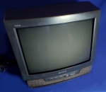 SONY - TV  colorida de 20" - modelo Triton, cor preta. Não testada, no estado. Sem controle remoto.