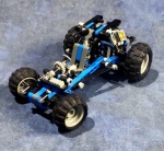 BRINQUEDO - Dune Buggy, carro todo articulado, montado com peças de Lego. Linha exclusiva. Mede 10 x 23 x 14 cm.