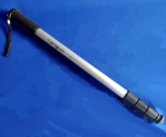 TARGUS - Monope em alumínio  com extensores, comprimento máximo 1,40 m. Sem uso. Adaptável a máquinas fotográficas profissionais ou semi.