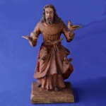 ARTE SACRA -  Imponente imagem esculpida em madeira maciça - São Francisco e pássaros - Assinada ao fundo João Neto, com símbolo do artista. Mede 40 cm de altura e base com 18 x 12 cm.