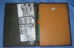 Arte popular, capa de agenda em couro de ovelha, produto argentino capa com desenho em relevo interior, porta caneta e brinde postal da Prefeitura de Curitiba em 1917 --tamanho de 16cm*23cm