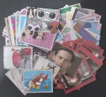 Colecionismo- 121  Figurinhas de 4 albuns diferentes !! nenhuma repetida !! todas diferentes  !! são 38  unidades do album Homem Aranha 2  !! 18 unid do album PEPPA  !! + 11 Club Pinguim !! e 54 do Album LOL !! acervo de colecionador !! todas em bom estado !!