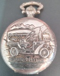 2 Relogios do tipo de Bolso !! - marca OSCAR !! com lindo figura de Carro Mercedez modelo ano 1903 !! em malto relevo no mostrador desenho de trem locomotiva !! parado a muito tempo , acervo de colecionador !! ,