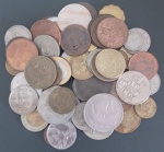 LOte de 50 Moedas Estrangeiras !! todas diferentes !! todas antigas de varios paises !! de varios materiais !! otimo para completar sua coleção !!