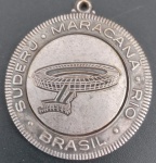 Medalha - Brasil - Comemorativa do futebol estadio do Maracana !! Rio de janeiro !! coordenação da Suderj !! verso com mapa do Brasil !! material aço cromado !! e figura do estadio !!