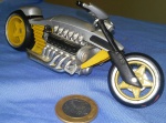 Miniatura, Moto Hot Wheels, especial 12 cilindros, amarelo e Prata, raridade das miniaturas!!