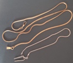 Relogio - 2 correntes de relogio de Bolso !! material com desenho tipico de mola !! !! uma menor cor preateada e outra maior cor de ouro !! perfeito estado !! pronta para uso  !!