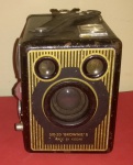 Colecionismo, maquina fotográfica Kodak ltd. modelo six-20 browme, made in Inglaterra (London) com capa de couro original marca na  fivela original---RARIDADE !! valor estimativa de mercado  = 250,00 Reais !!