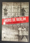 Militarismo - Livro - O Muro de Berlim !! O mundo dividido periodo de 1961 até 1989 !! a Hisdtória do maior simbolo da Guerra Fria !! capa tipo brochura , com  571 paginas !! acervo de coleciionador !!