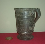 Caneca modelo medieval, feita em estanho, 12 cmm de altura , peso 400 gramas