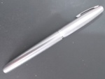 Caneta - marca Sheaffer !! modelo internacional !! cor cromada  prata !! escrita tipo pena !!  carga descartavel !! ou recarregavel !! sem cartucho de carga ..