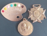 3 medalhas !!! V salão artistico do Brasil !!! + Honra ao merito !! + Irmãos Maristas Premio de religião !! todas pequenas em material metalico cor e material bronze !! valor de liquidação !!