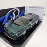 Miniatura Maisto Especial Edition,, modelo 1:24 Jaguar XJ220 verde, novo, na caixa. Mede aproximadamente 20x6. (lacrado, aberto apenas para fazer as fotos).