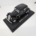 Miniatura Burago, modelo Citroen T.A. 15 CV cor preto, novo, na caixa. Mede aproximadamente 20x8. (lacrado, aberto apenas para fazer as fotos).