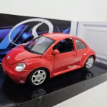 Miniatura Maisto Especial Edition,, modelo 1:25 Volkswagen New Beetle cor vermelho, novo, na caixa. Mede aproximadamente 18x8. (lacrado, aberto apenas para fazer as fotos).