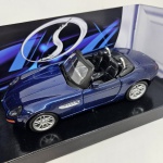 Miniatura Maisto Especial Edition,, modelo 1:24 BMW Z8 cor azul escuro, novo, na caixa. Mede aproximadamente 18x7. (lacrado, aberto apenas para fazer as fotos)