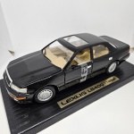 Miniatura Road Legends modelo LEXUS LS400 1989 cor preto, novo,, na caixa (aberto para fotos). Mede aproximadamente 22x9.