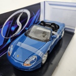 Miniatura Maisto Especial Edition,, modelo 1:24 Porsche Boxster cor azul, novo, na caixa. Mede aproximadamente 16x6. (lacrado, aberto apenas para fazer as fotos).