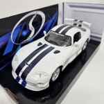 Miniatura Maisto Especial Edition,, modelo 1:24 Dodgr Viper GT2  cor branco, novo, na caixa. Mede aproximadamente 17x6. (lacrado, aberto apenas para fazer as fotos).