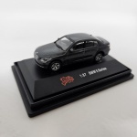 Miniatura BMW 5 séries 1:87, carro executivo em produção desde 1972. Vem na caixinha de acrílico 4x7,5.